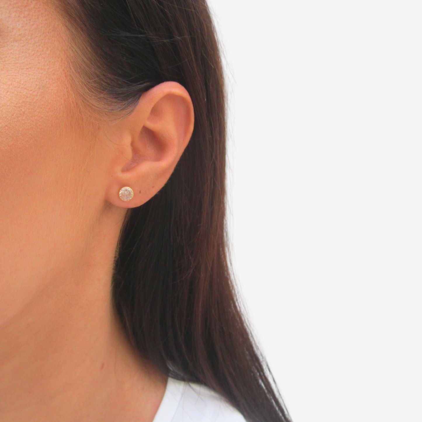 Round Cut Stud Earrings with Rim and Signature Zirconia – 18ct Yellow Gold