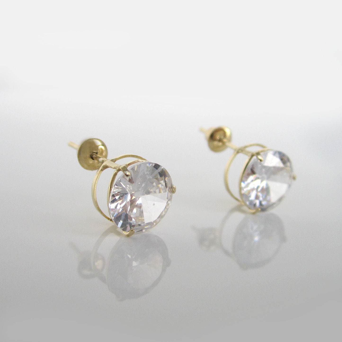 Solitaire Round signature zirconia pendant and earring set bundle in 18ct Yellow Gold