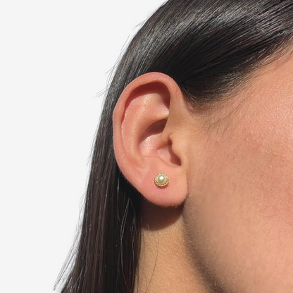 Pendiente Perla Natural con Cuerda Oro Amarillo 18ct 4mm (BORRADOR)