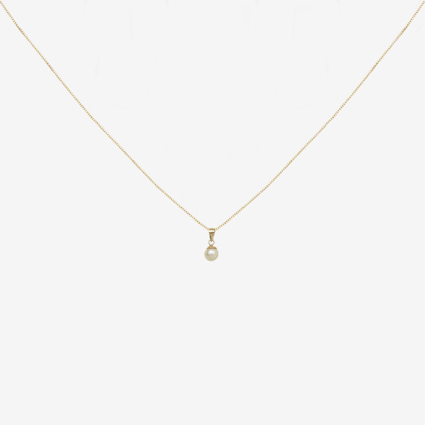 Colgante de perla natural en forma de gota en oro amarillo de 18 quilates