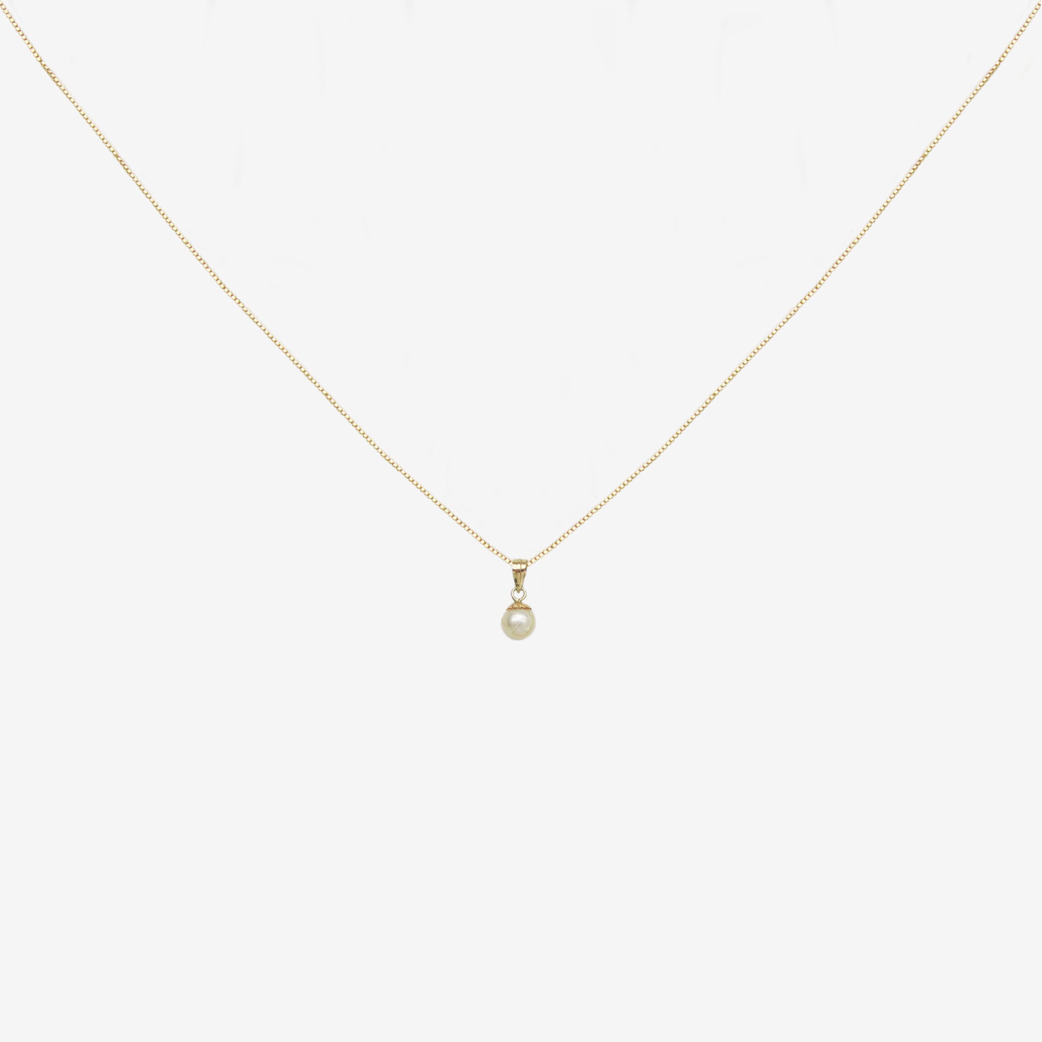 Colgante de perla natural en forma de gota en oro amarillo de 18 quilates