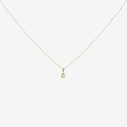 Colgante de perla natural en forma de gota en oro amarillo de 18 quilates